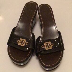 Tory Burch Patent Leather Studded Accent slides   Size 8. Dark Brown